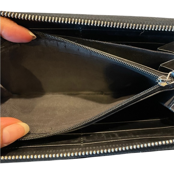 Gucci Zip Around Wallet - Picture 4 of 8